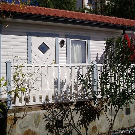 Y Balcon De Szálloda 3*